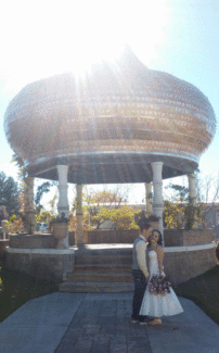 Couple-at-the-dome