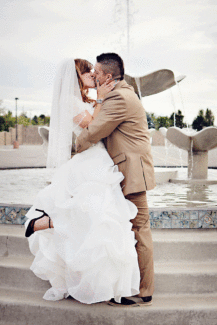 Kissing-at-Fountains