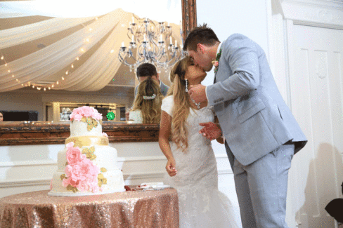 Mirror-Wedding-Kiss