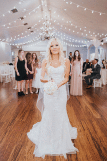 Upper-Ballroom-Bouquet-Toss